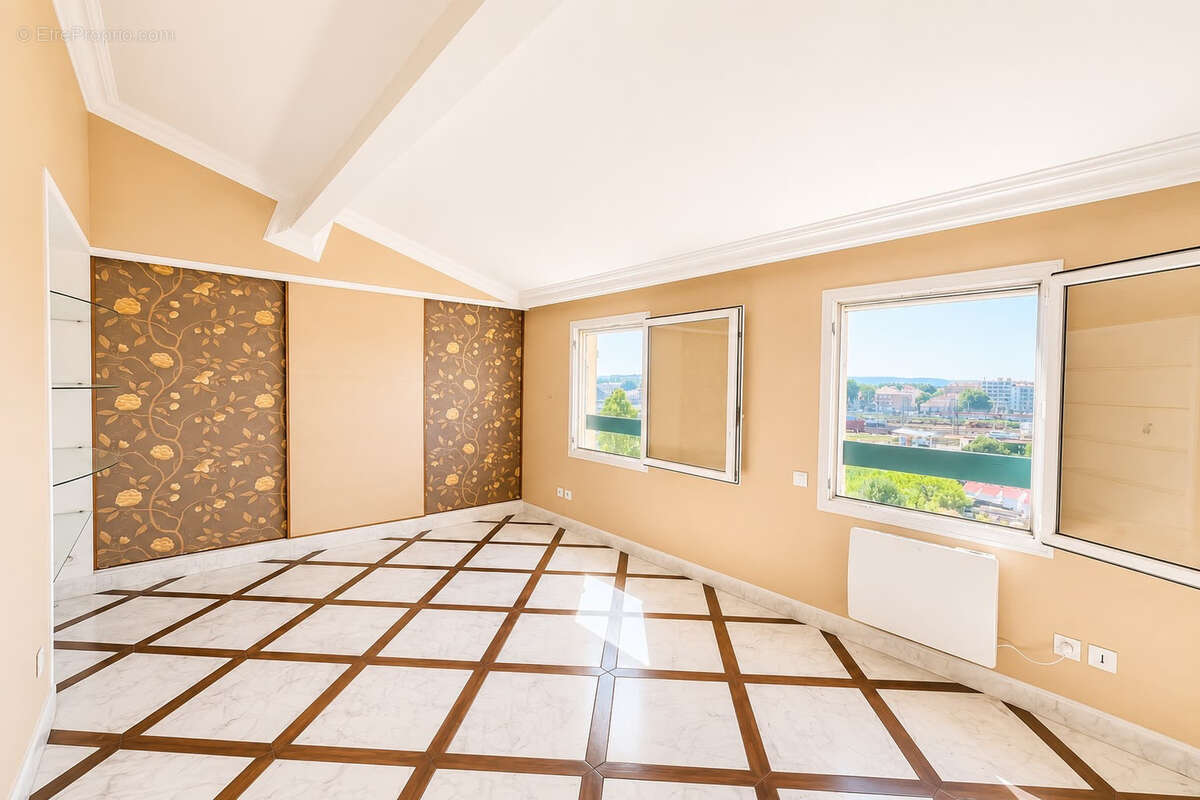 T3 duplex lumineux avec mezzanine et balcon fermé - photo 4