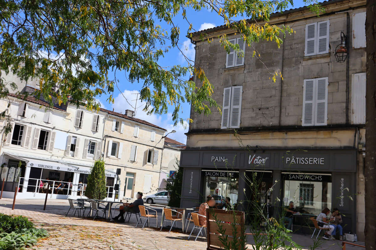 Commerce à COGNAC