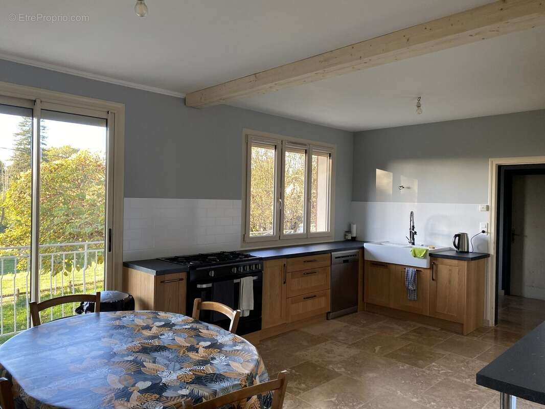 Maison à PEYRAT-LE-CHATEAU