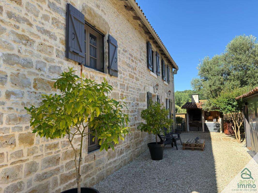 Maison à NANTEUIL-EN-VALLEE