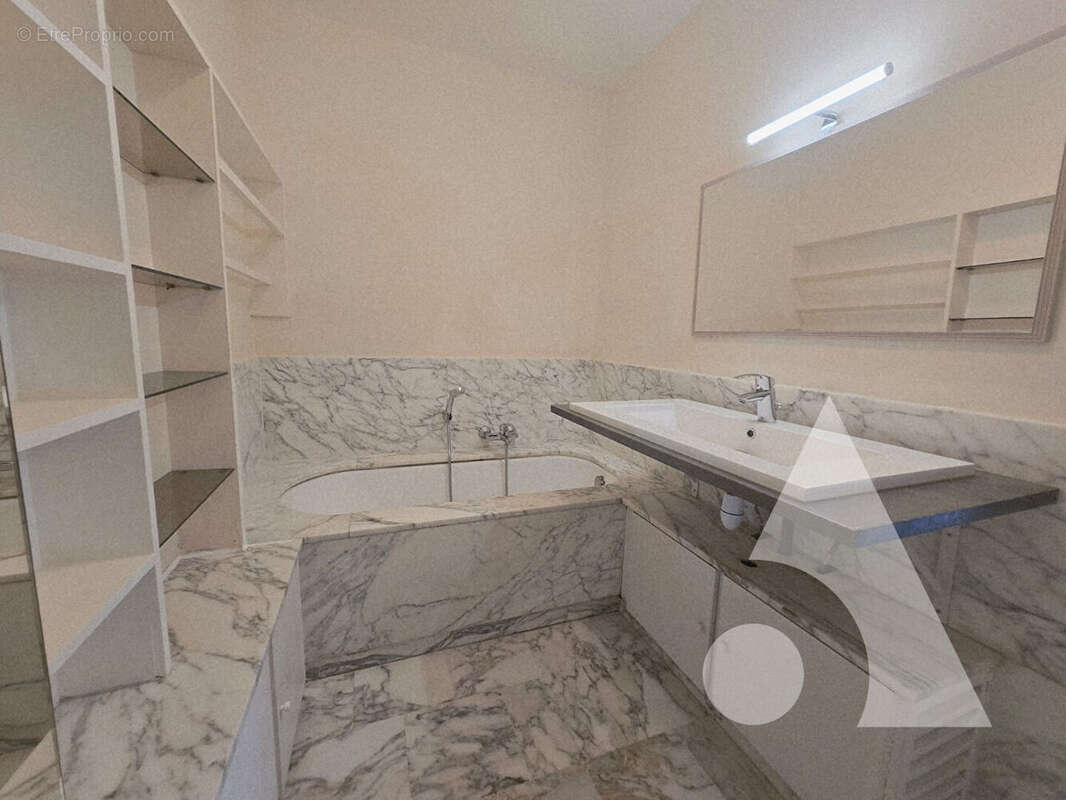 St Raphaël  4 p - 104,65 m²  carrez-  Beaux volumes, lumineux et idéalement situé - photo 15
