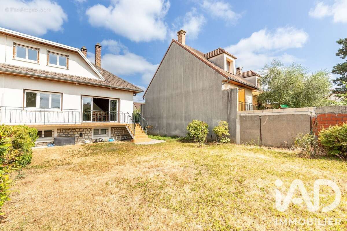 Maison 150 m² à Sainte-Genevieve-Des-Bois  - photo 6