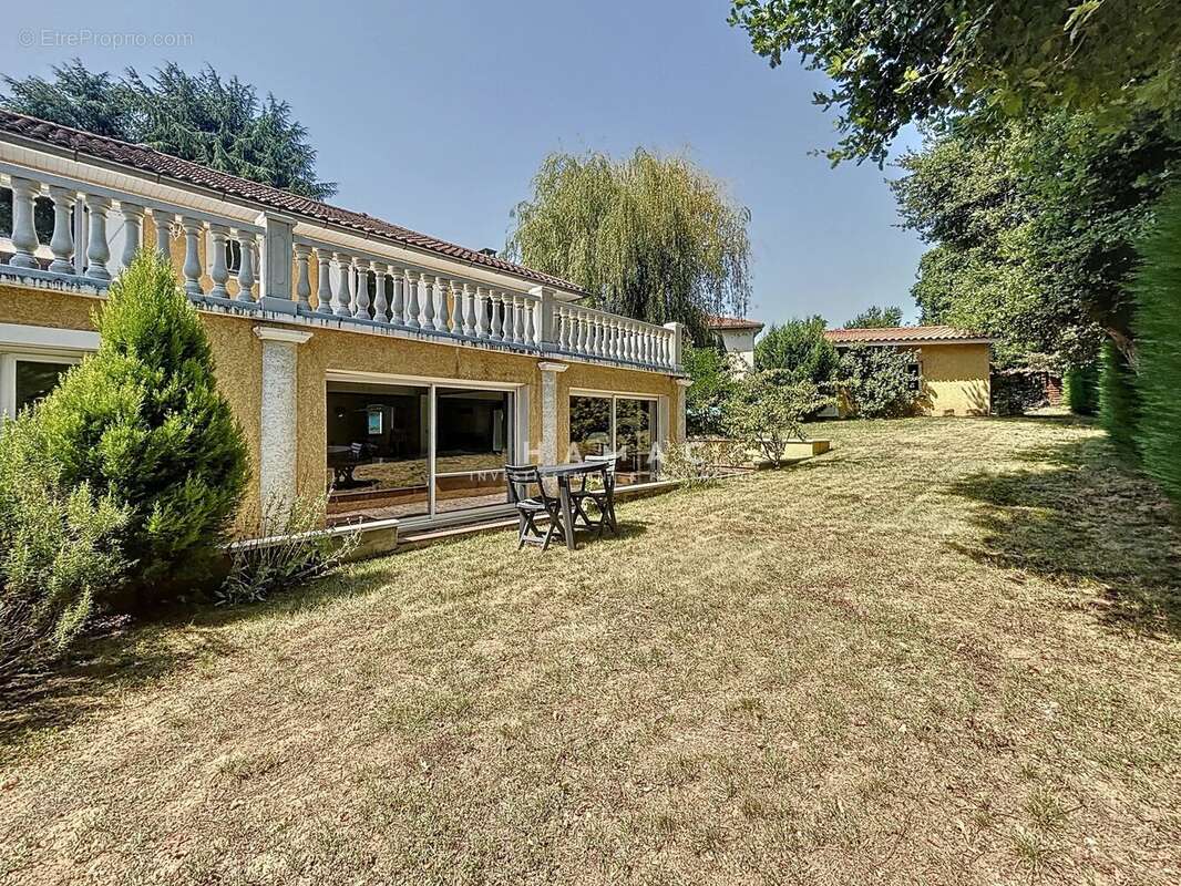 Maison à LA TOUR-DE-SALVAGNY