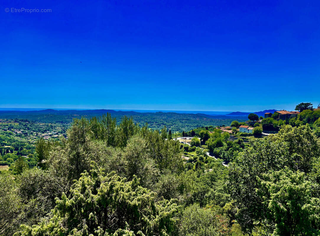 Maison à CHATEAUNEUF-GRASSE