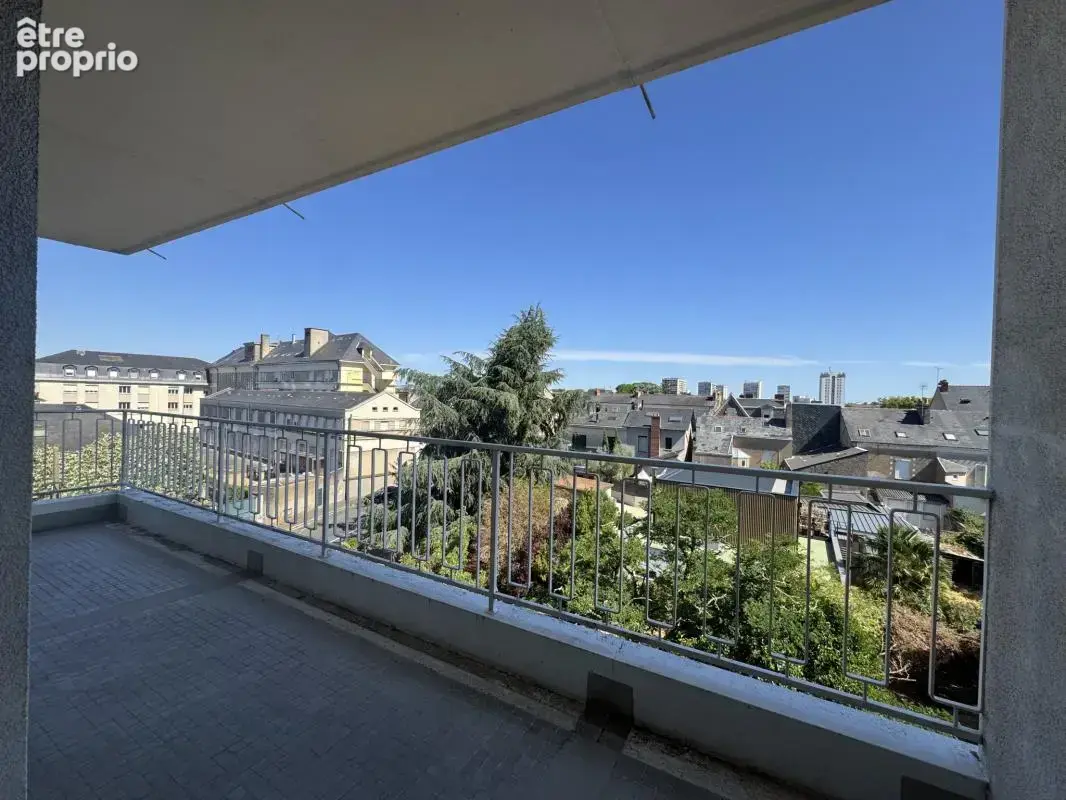 Angers place du lycee - t4 dans residence de standing - photo 2