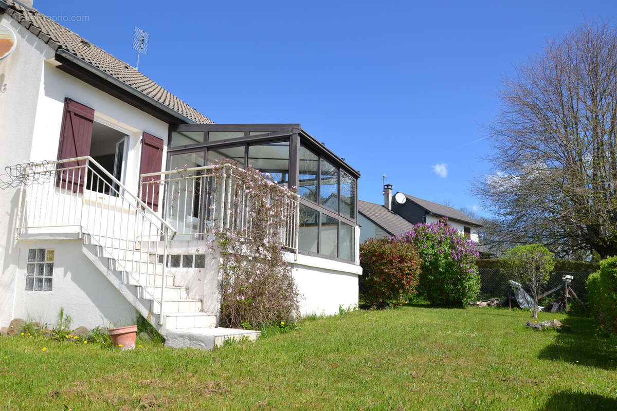 Maison à SAINT-SAUVES-D'AUVERGNE