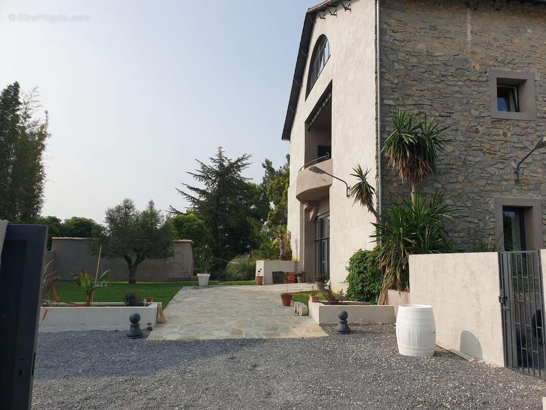 Maison 450 m² à Lecques  - photo 3
