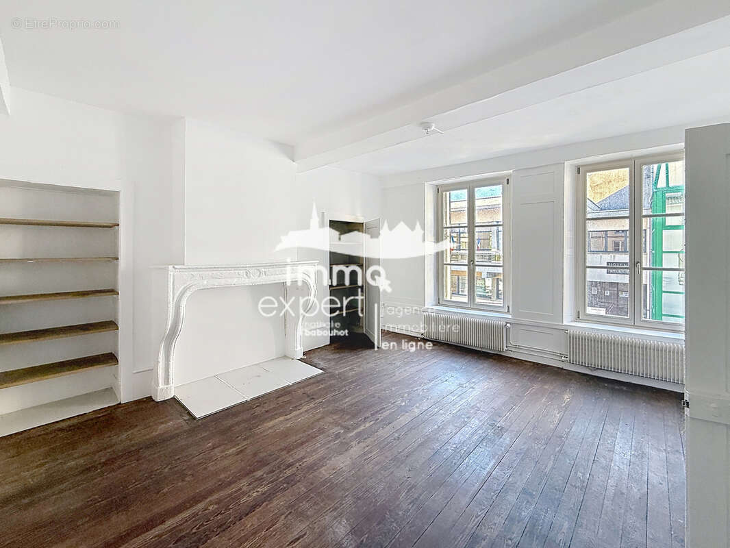 Appartement à MIRECOURT