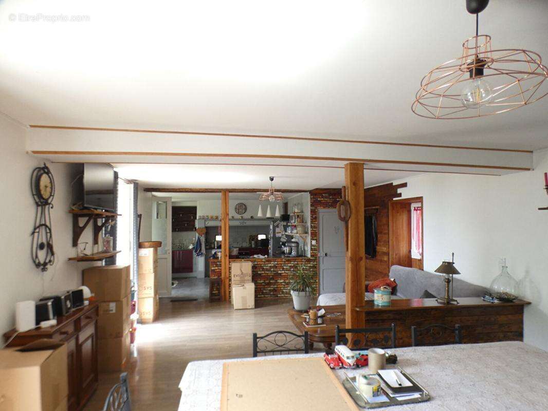Maison avec 3 chambres entièrement rénovée, grange et four à pain - photo 3