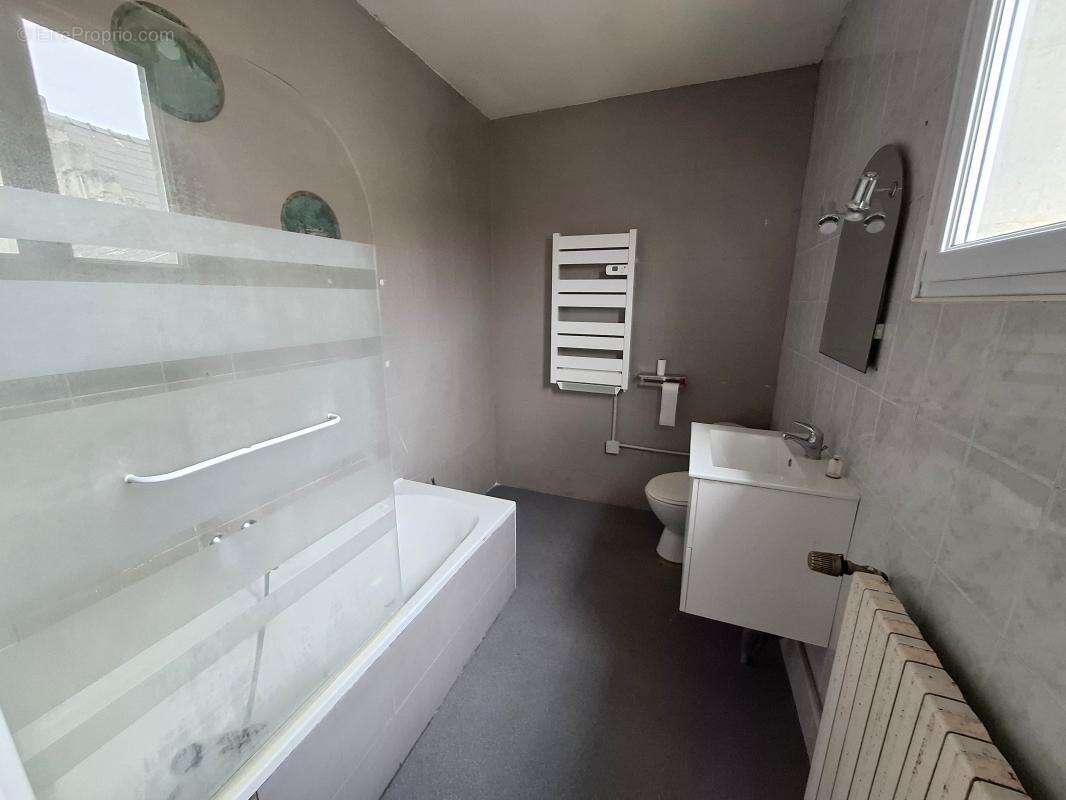 Maison + cellule commerciale = de 239 m², 5 chambres, a vendre proche cuise la motte (60350) - - photo 11