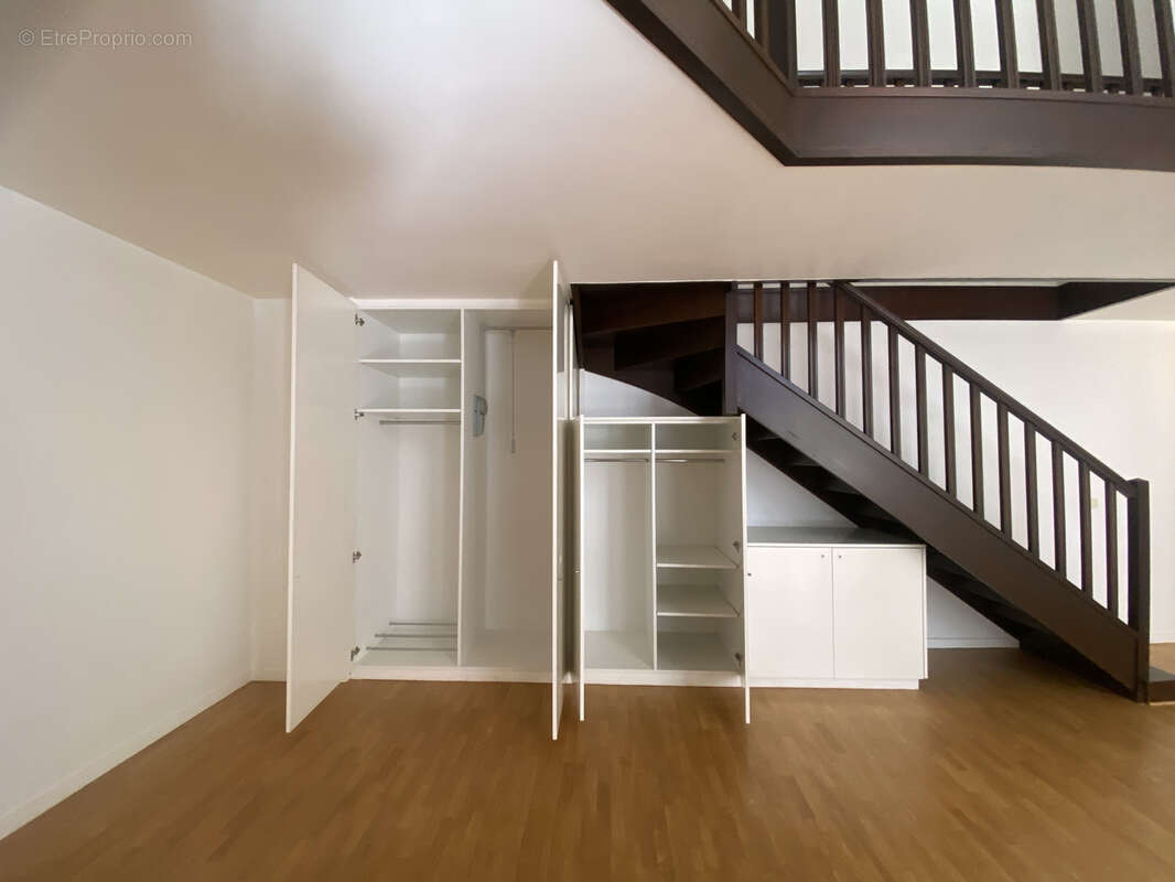 Appartement à COURBEVOIE