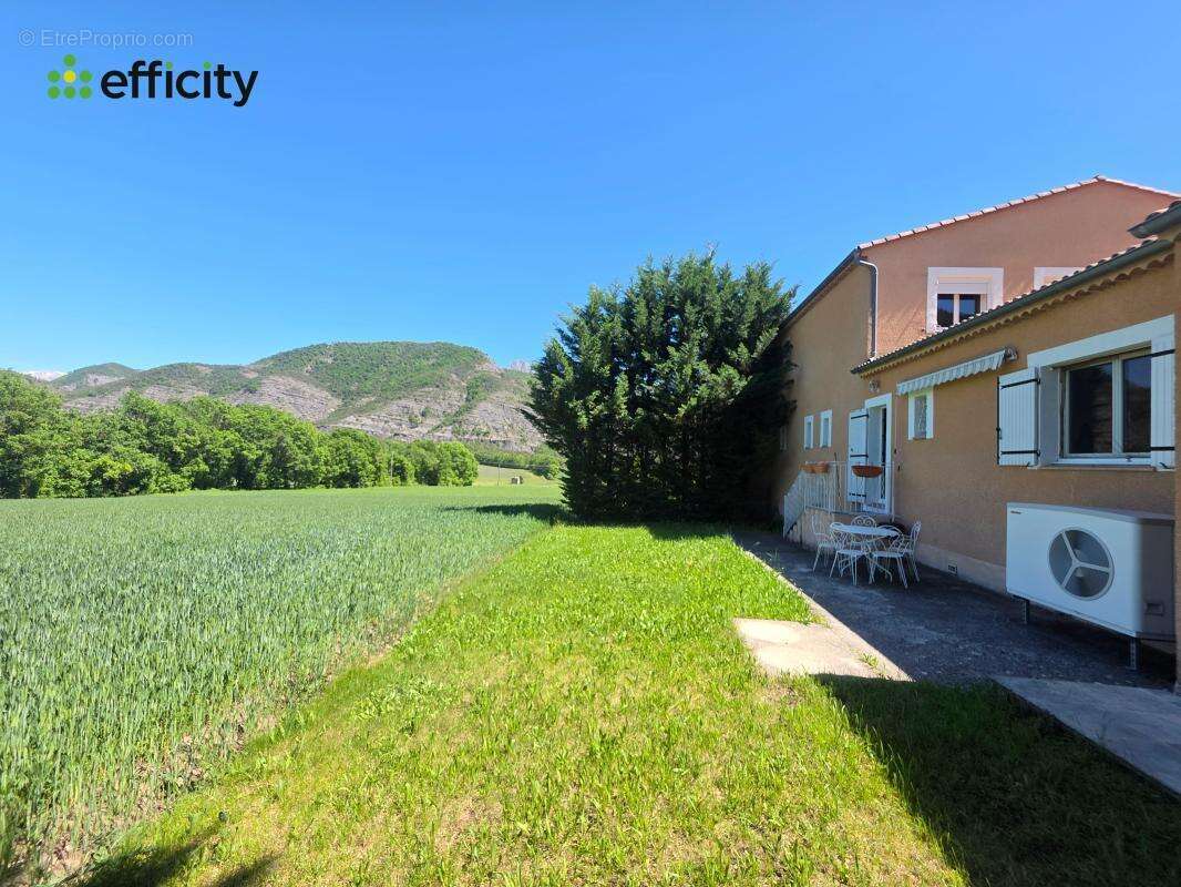 Maison 245 m² à Marcoux  - photo 4