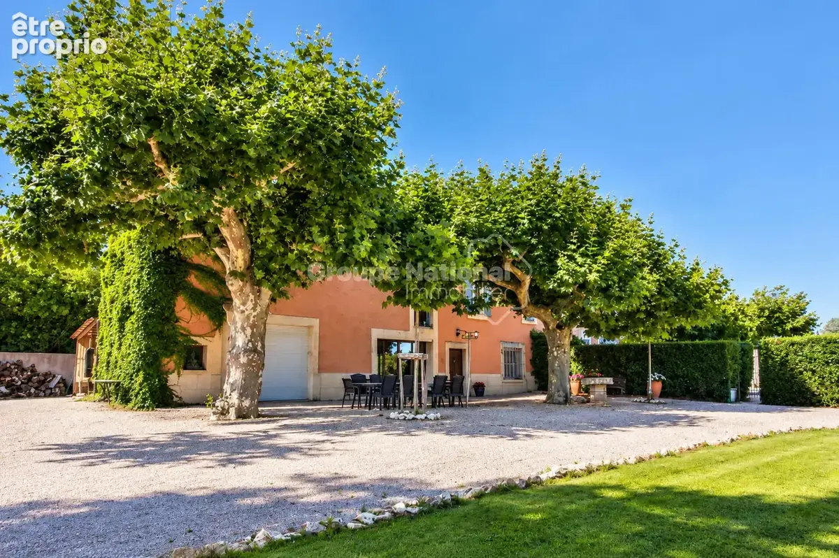Mas provençal de caractère à rénover, fort potentiel, piscine, gîte et appartement à Châteaurenard - photo 5