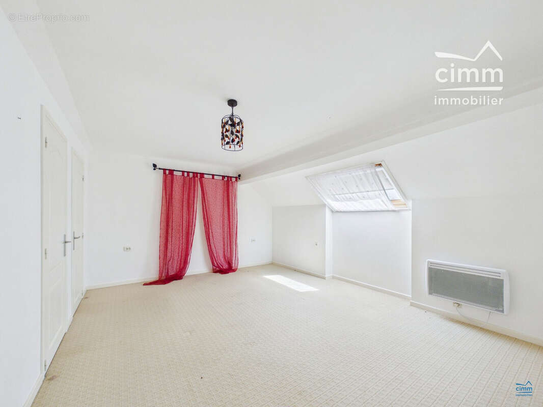 Maison 124 m² à Longue-Jumelles  - photo 6
