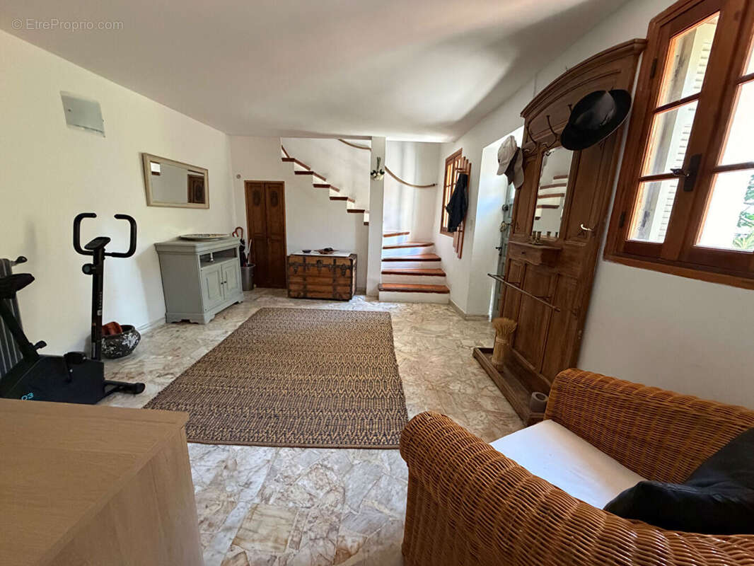 Le Broc : Maison de village 5 Pièces avec dépendance et jardin - photo 14