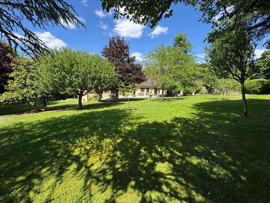 Maison à LES MESNULS