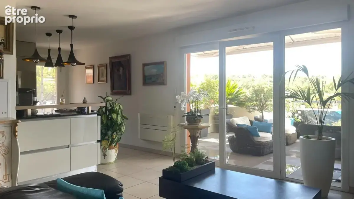 Appartement à CHATEAUNEUF-LE-ROUGE