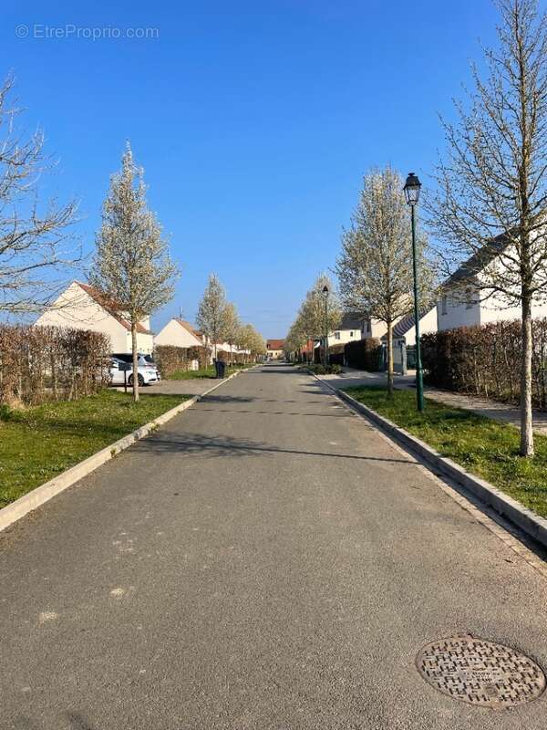 Terrain à CREPY-EN-VALOIS