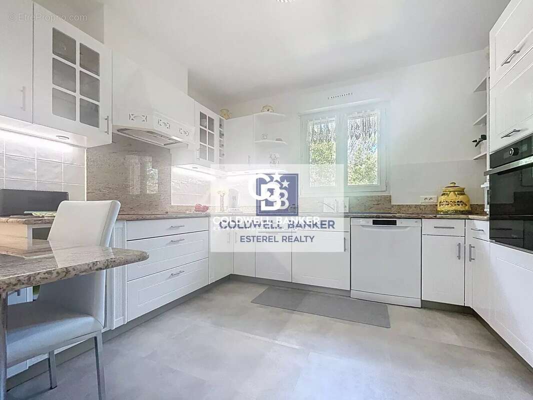 Maison à ROQUEBRUNE-SUR-ARGENS