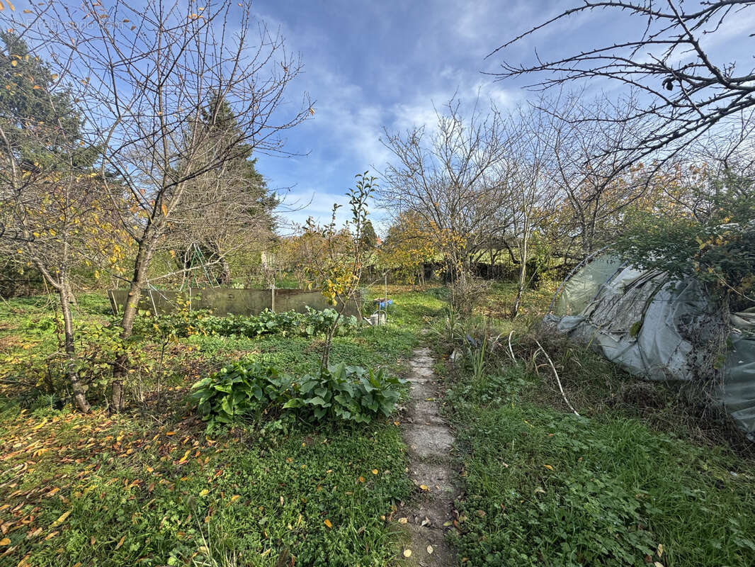 Parking à VILLE-SUR-TERRE
