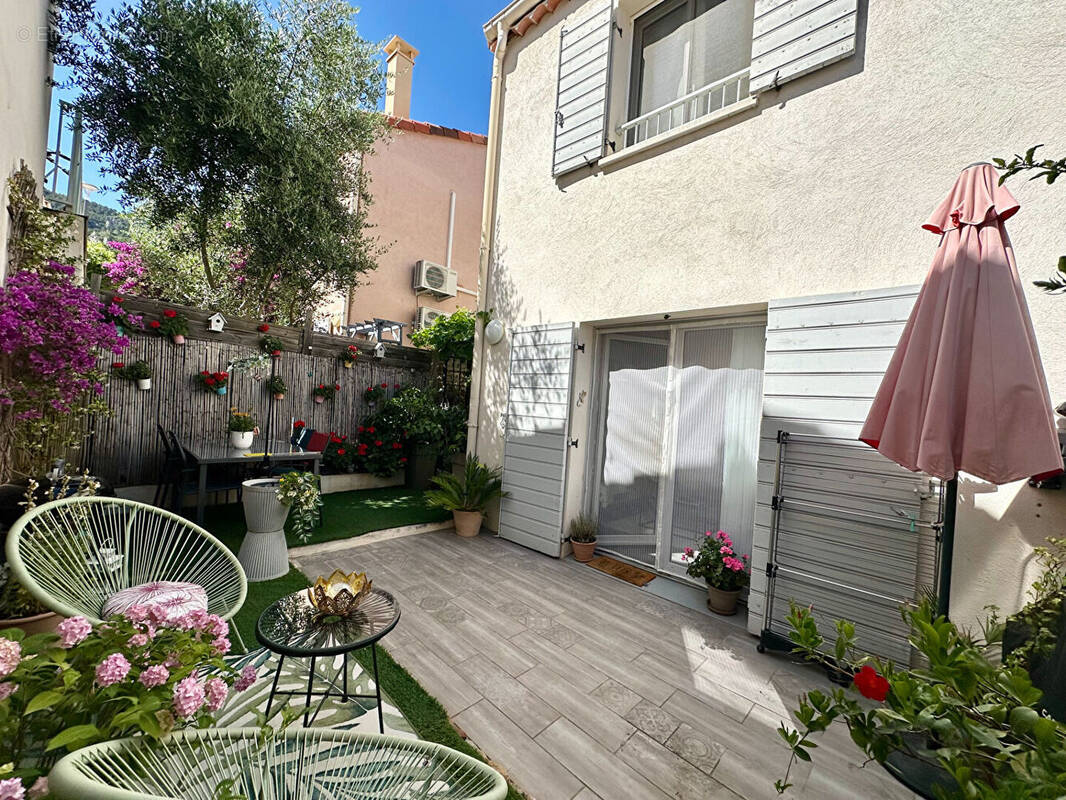 Maison à LE REVEST-LES-EAUX