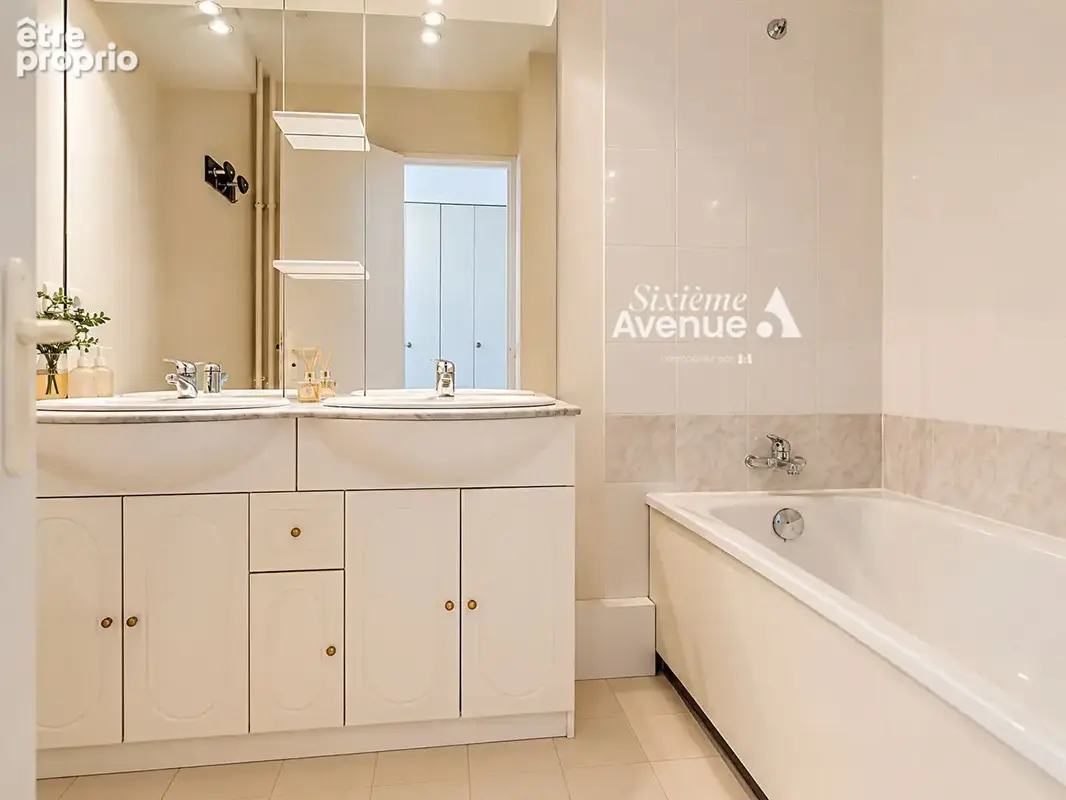A vendre - Appartement Grasse 4/5 pièces de 92 m² avec terrasse et cave - photo 9