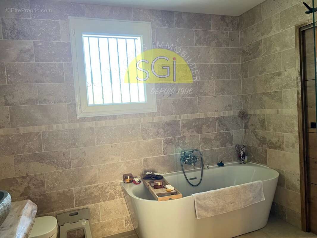 Maison à SAINT-GENIS-DES-FONTAINES