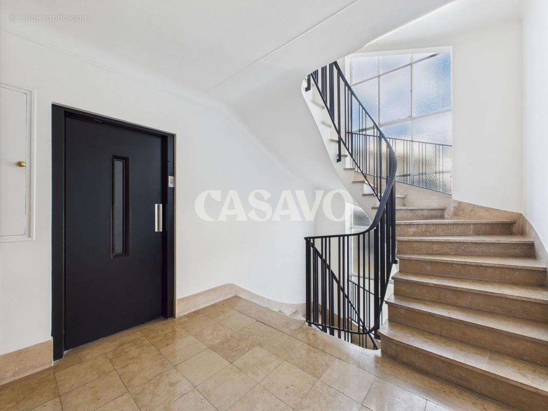 Appartement à PARIS-16E