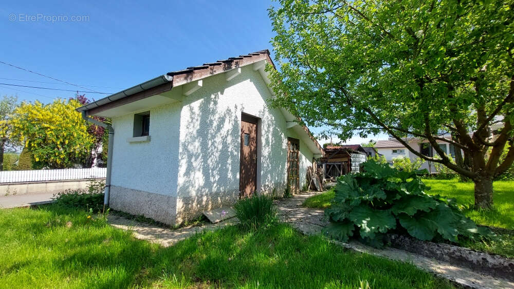 Maison dans impasse, au calme,188m2, studio en RDC, terrain de 889m2 - photo 9