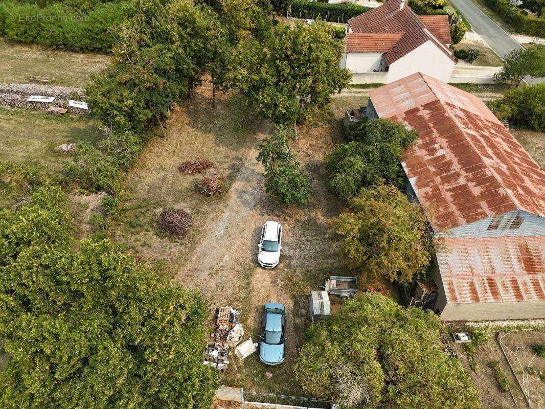 Terrain à LES BORDES