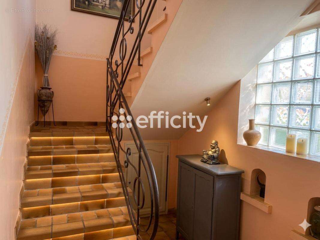 Maison 121 m² à Miramas  - photo 8