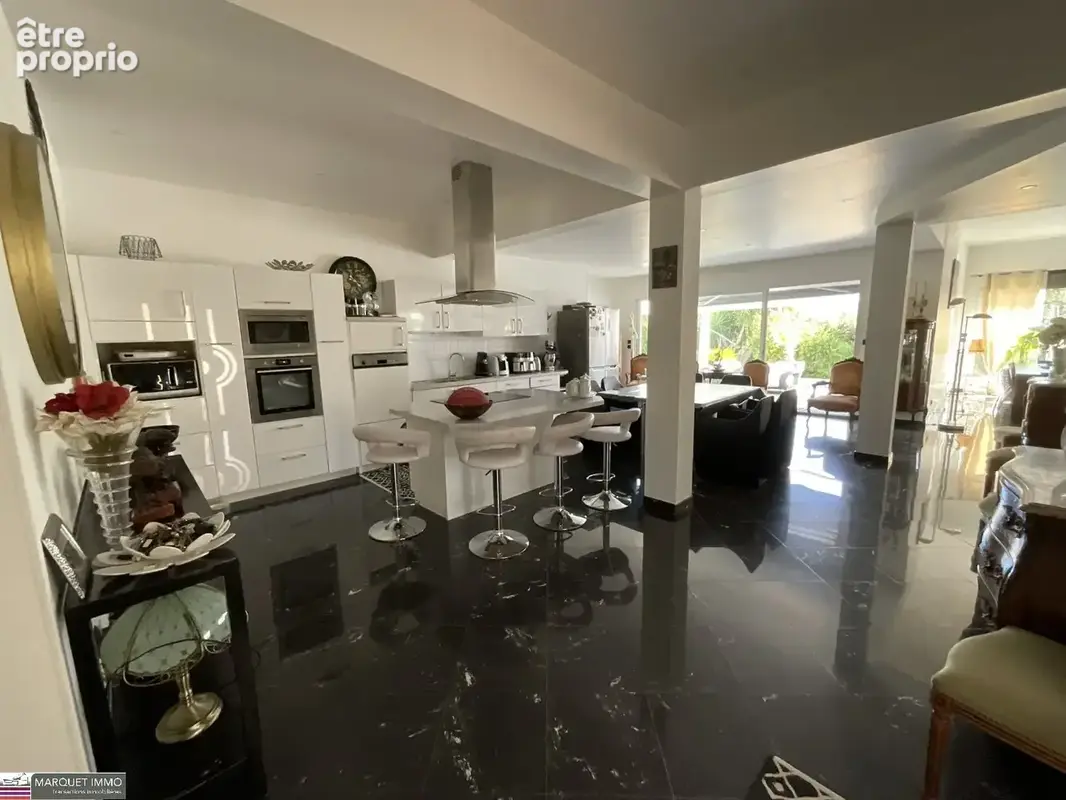 Coup de cur assuré pour cette superbe villa d'architecte T6 offrant 214 m² sur 902 m² de terrain clos paysagé et intimiste... - photo 6