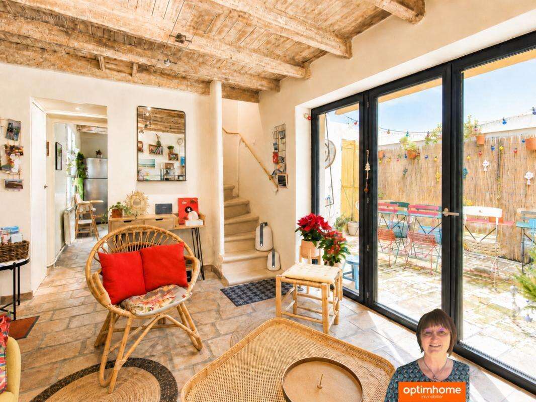 A vendre Aigues-Mortes (Gard)  - Maison intra-muros 4 chambres avec sanitaires privatifs avec patio - photo 10