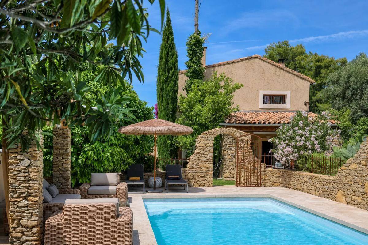 Maison à LE CASTELLET