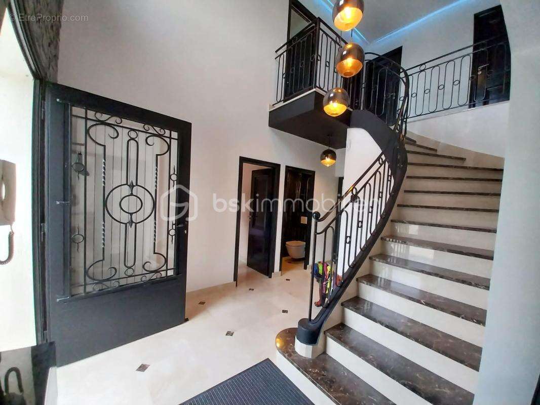 Maison 165 m² à Champs-Sur-Marne  - photo 2