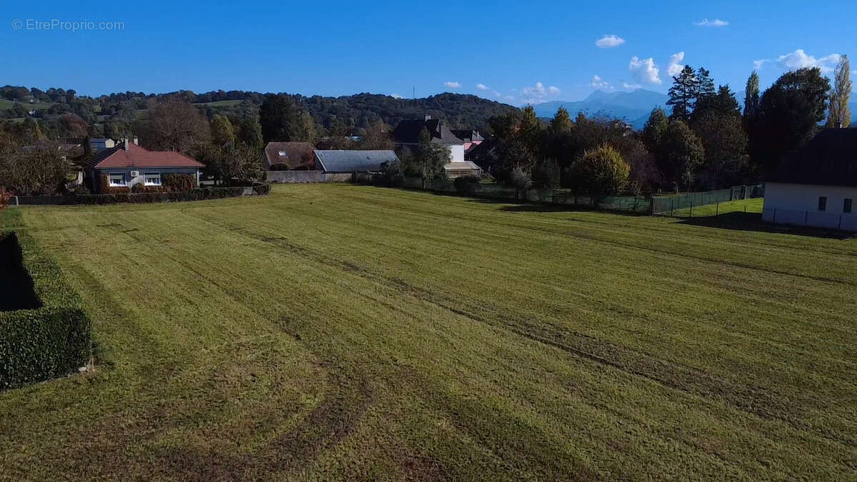 Terrain à LAMARQUE-PONTACQ