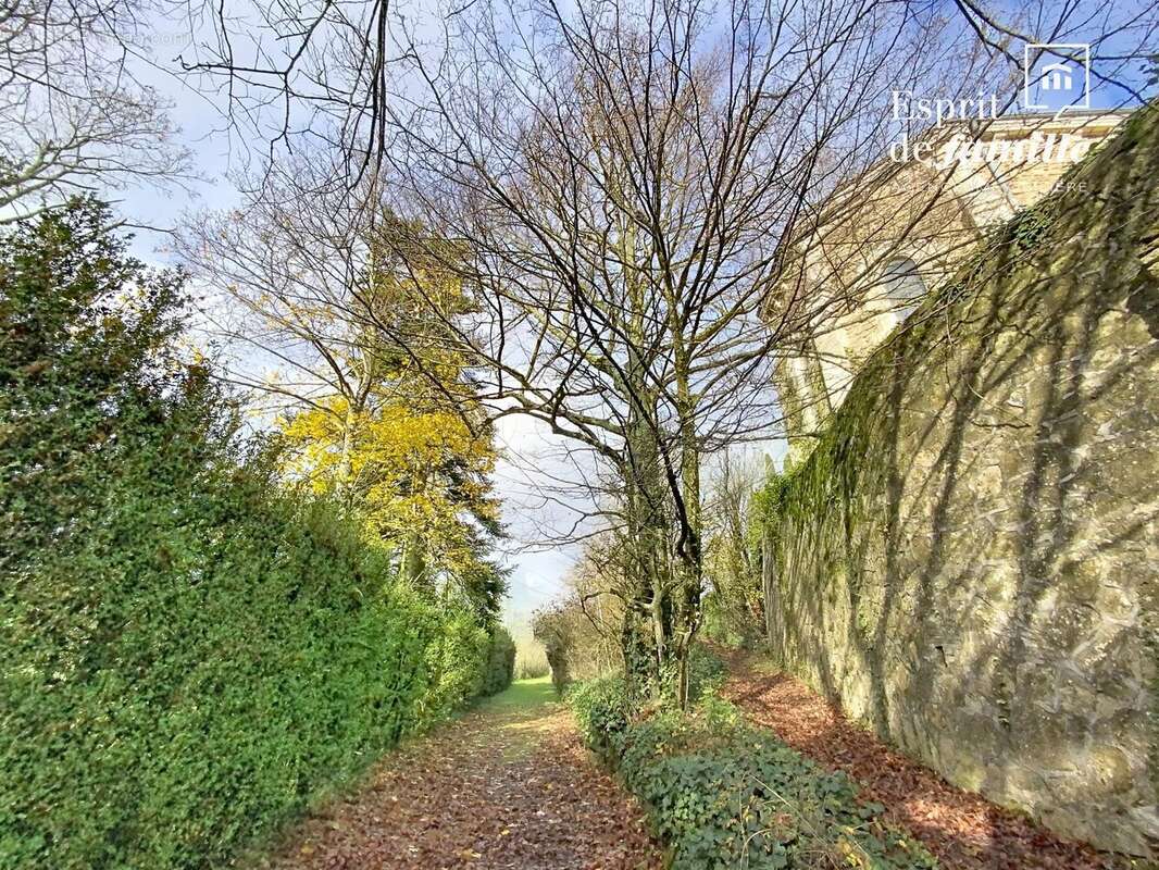 Maison à CHARMES-SUR-L'HERBASSE