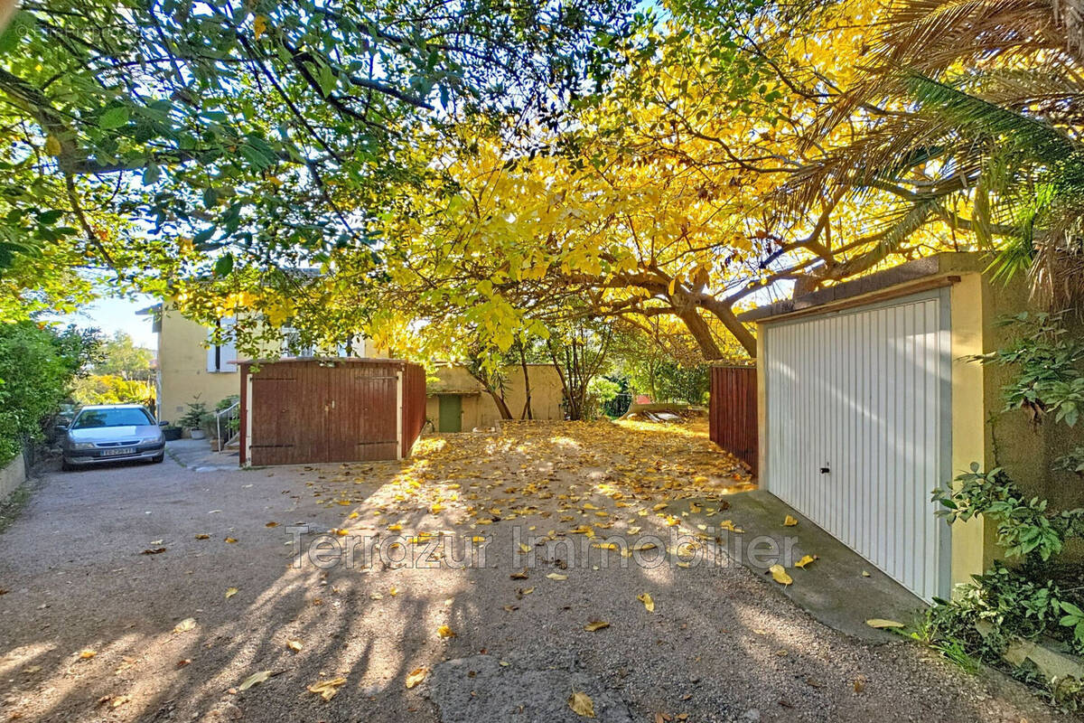 Terrain à VALLAURIS