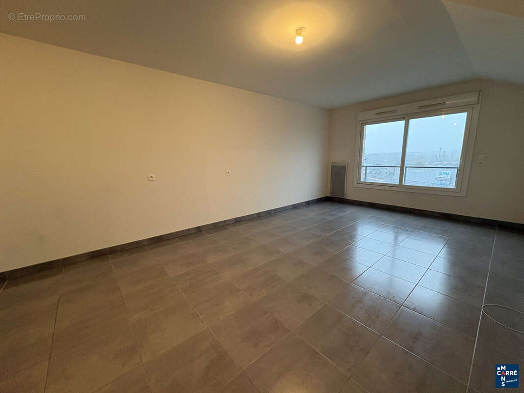 Appartement à COULAINES