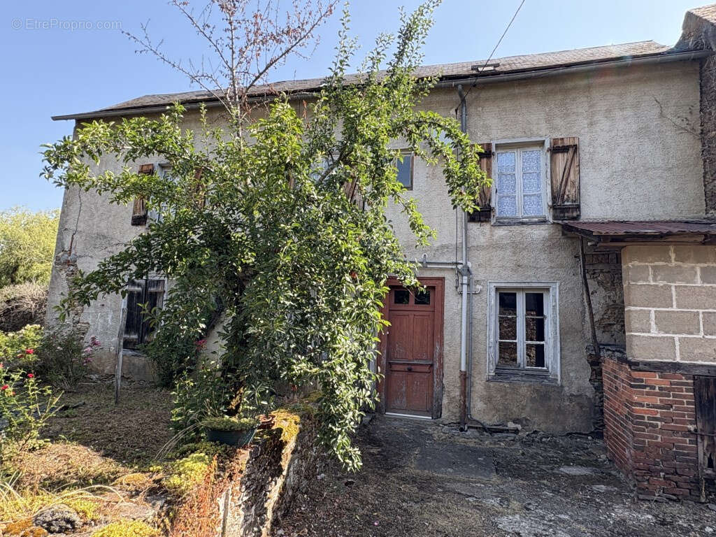Maison à SEGUR-LE-CHATEAU