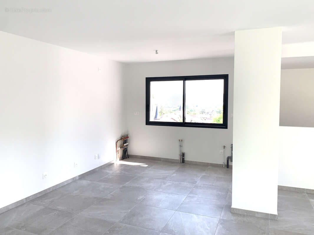 Maison à PERIGNAT-LES-SARLIEVE