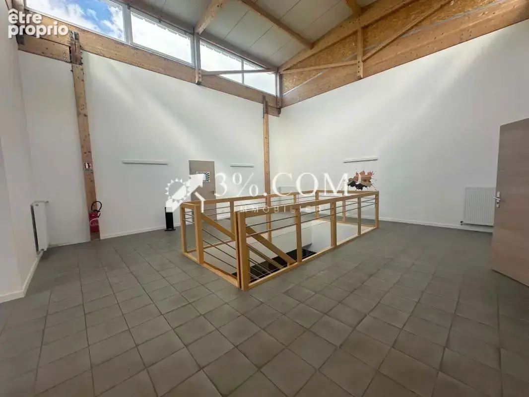 Bätiment professionnel 1728 m2 sur une parcelle de 6949 m2 d - photo 5
