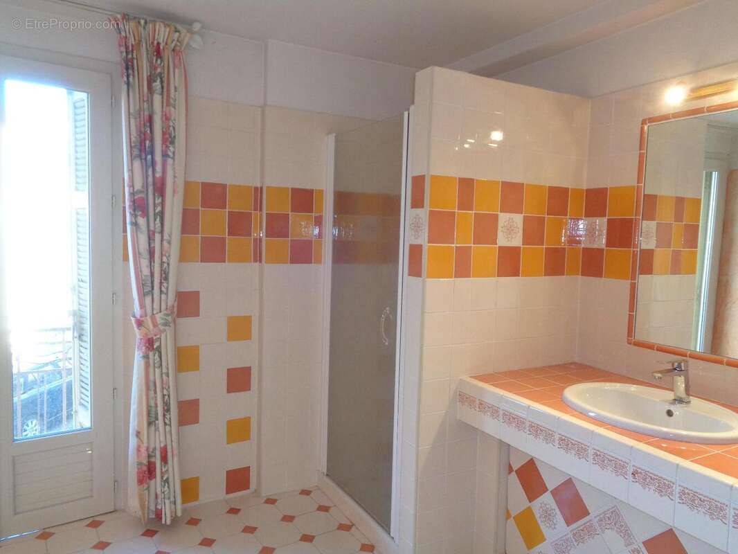   - Appartement à DRAGUIGNAN
