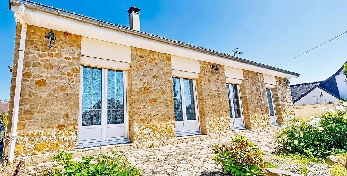 Maison à LAVARE
