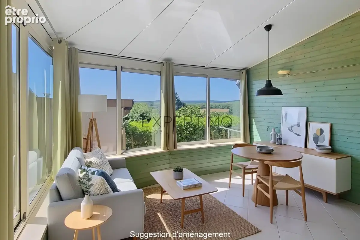 Vue exceptionnelle, piscine et grands volumes : une maison familiale rare aux portes de Mâcon - photo 3