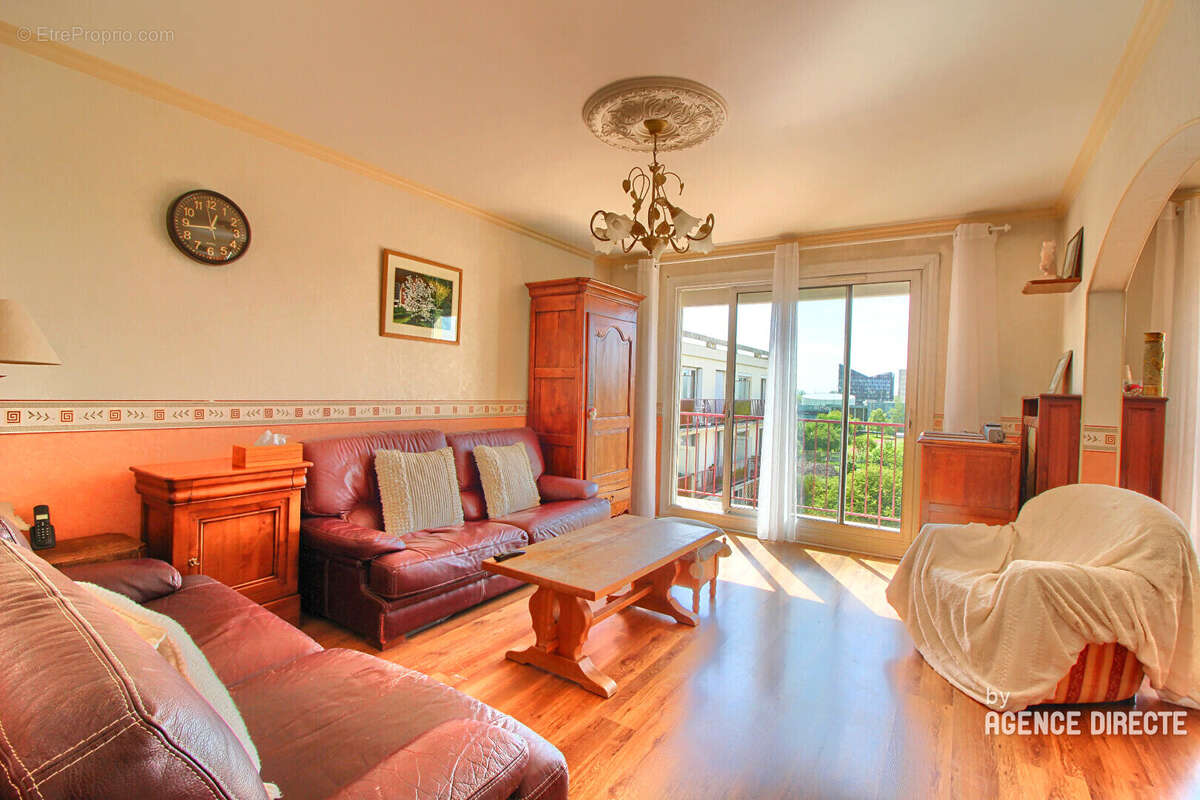 Appartement Rennes T6 - 102 m2 - Dernier étage avec balcon - cave et place de parking ! - photo 4