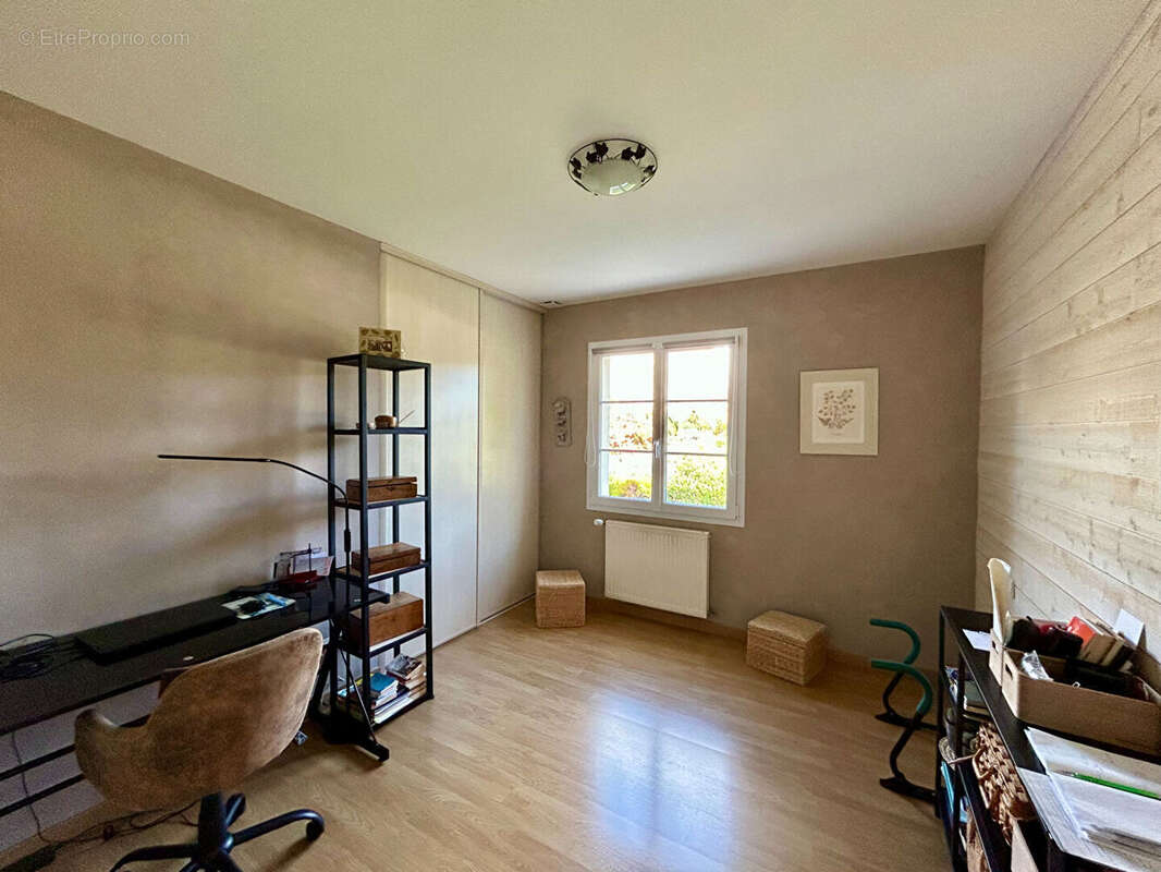 Maison à AZAY-LE-BRULE