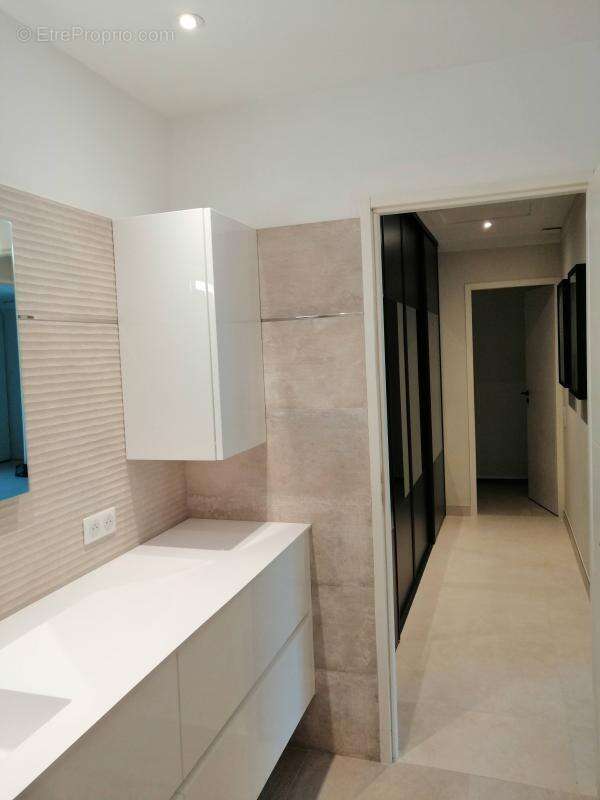 Maison à JONQUIERES-SAINT-VINCENT