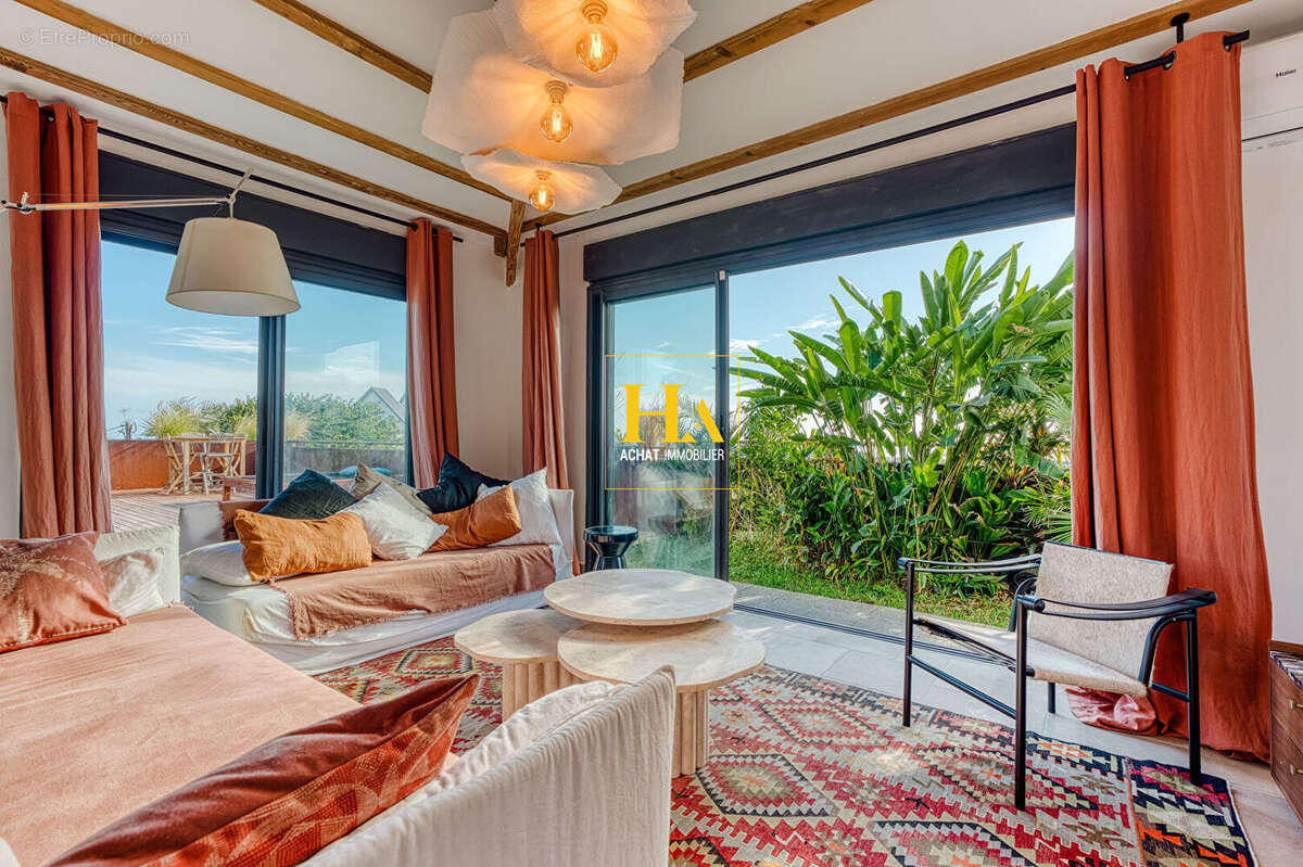 Villa contemporaine 160 m² avec piscine et vue mer ,Terre Sainte, Saint-Pierre - photo 4