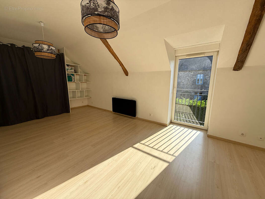 Maison à SAINT-LEGER-DES-PRES